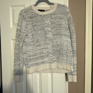 Banana Republic Sweater. Blue and White. Good Condition. Size M